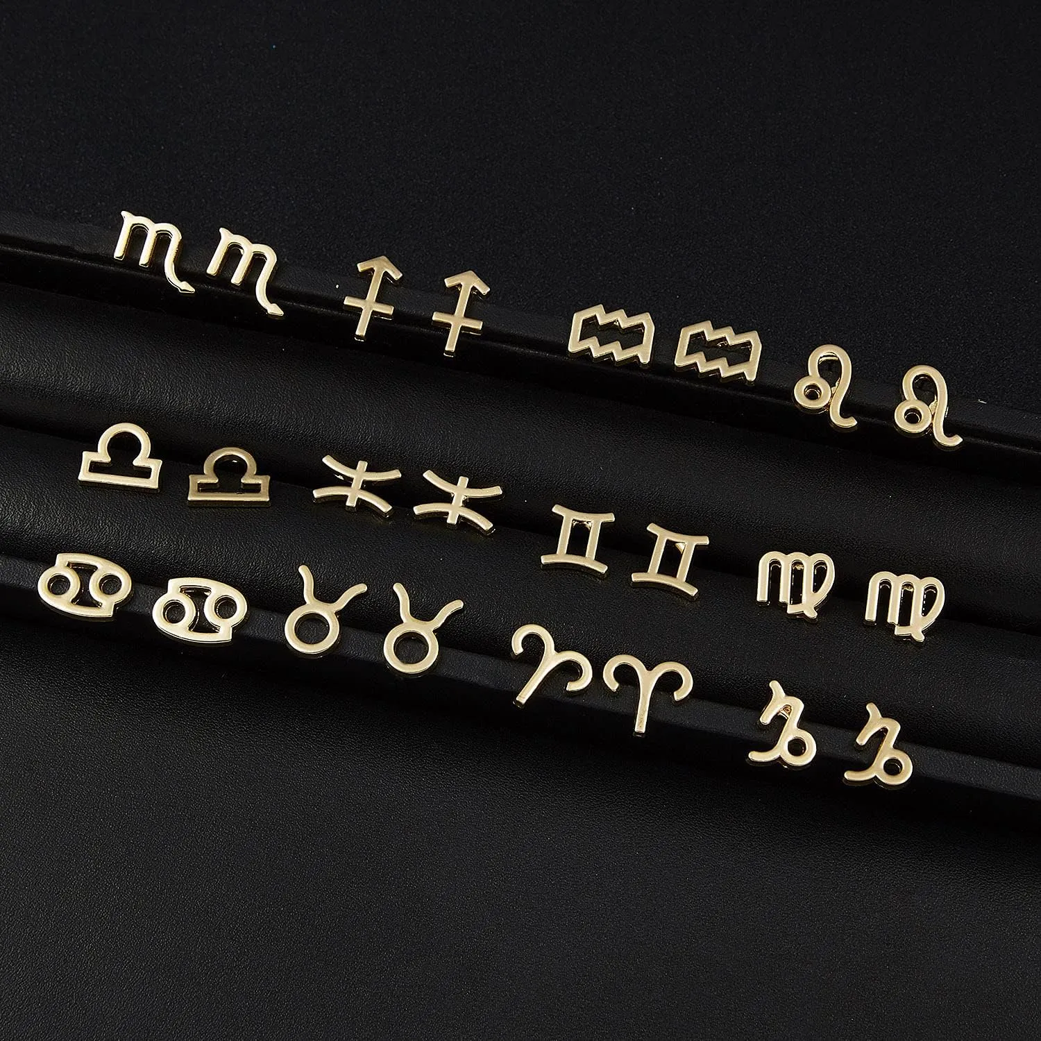 18K Gold Plated Zodiac Stud Earrings 12 Constellation Astrology Card Packaging Horoscope 18K Gold Plated Little Ear Stud for Women Birthday Anniversary Friendship Exquisite Jewelry Gift