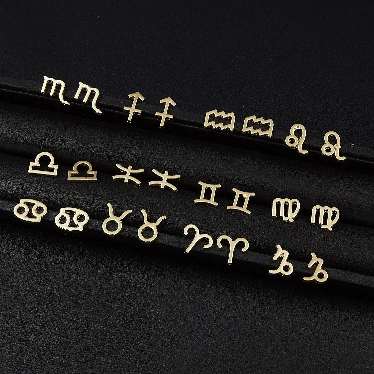 18K Gold Plated Zodiac Stud Earrings 12 Constellation Astrology Card Packaging Horoscope 18K Gold Plated Little Ear Stud for Women Birthday Anniversary Friendship Exquisite Jewelry Gift