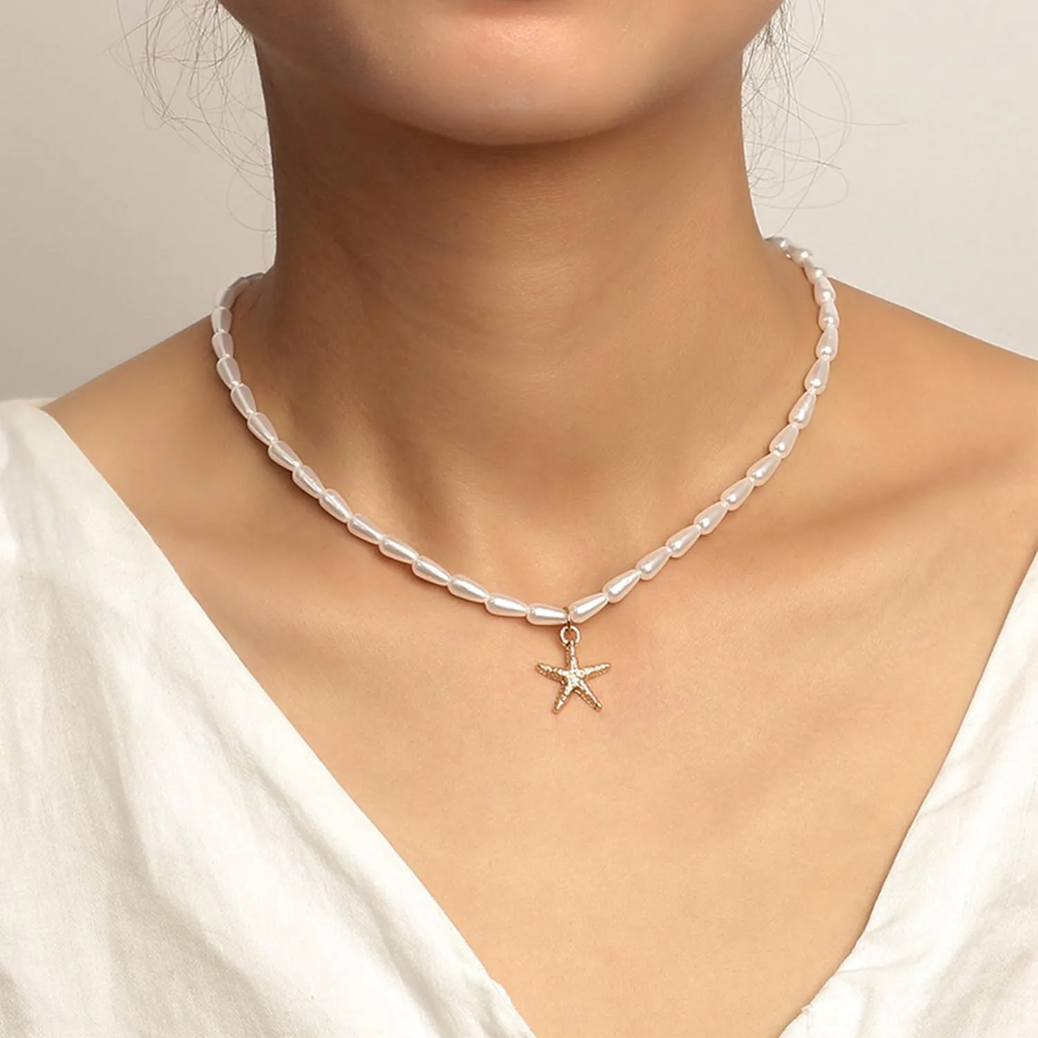 Beach Pearl Necklace for Women Gold Starfish Layerd Necklace Sea Shell Charm Necklace Summer Beach Choker Necklace for Women Jewelry