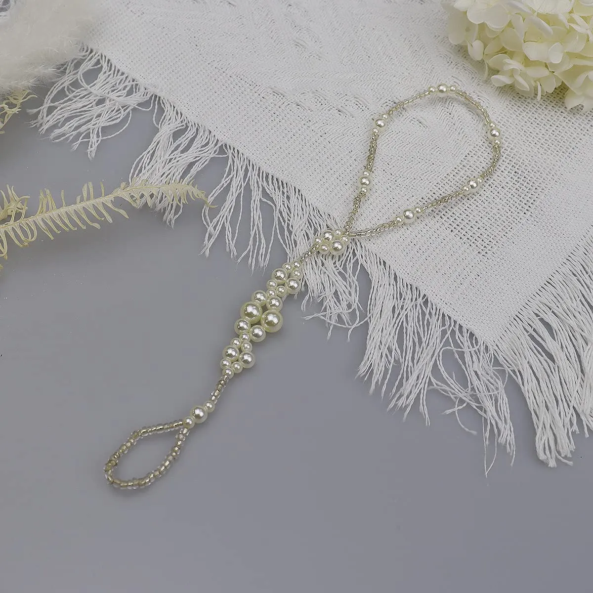 Bohemian Handmade Shell Starfish Barefoot Sandals 2pcs Beach Wedding Foot Chain with Toe Ring for Bride Turquoise Crystal Pearl Beaded Anklet Accessory (White pearl)