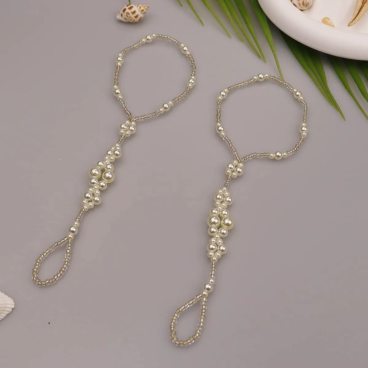 Bohemian Handmade Shell Starfish Barefoot Sandals 2pcs Beach Wedding Foot Chain with Toe Ring for Bride Turquoise Crystal Pearl Beaded Anklet Accessory (White pearl)