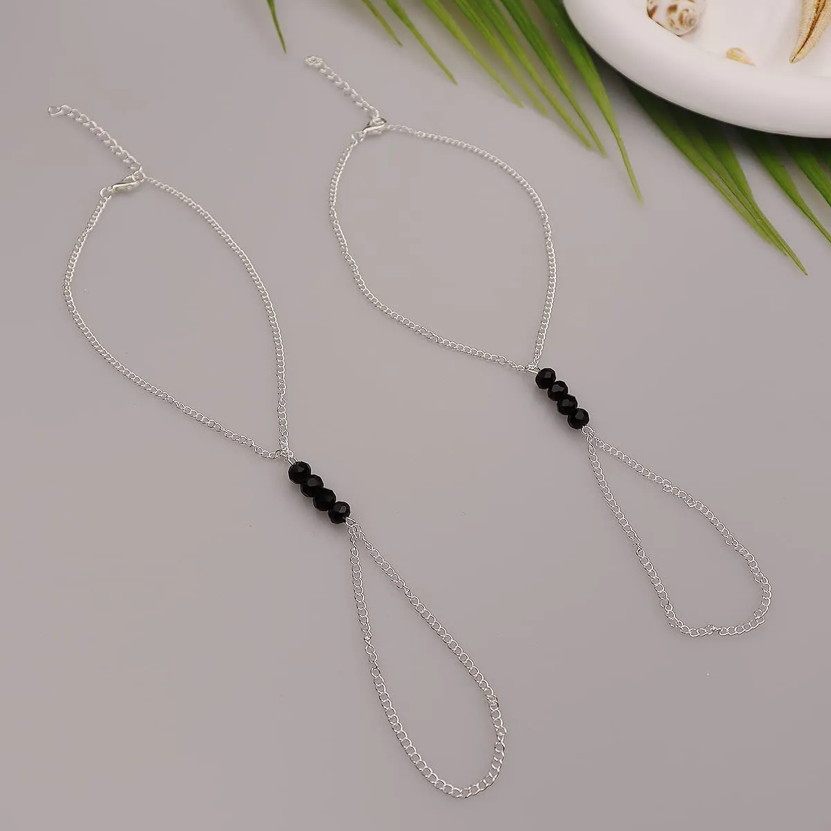 Bohemian Pearl Crystal Barefoot Sandlas 2pcs Colorful Acrylic Disc Foot Chain with Toe Ring Summer Beach Party Anklet Bridal Ankle Bracelet for Women (Silver crystal)
