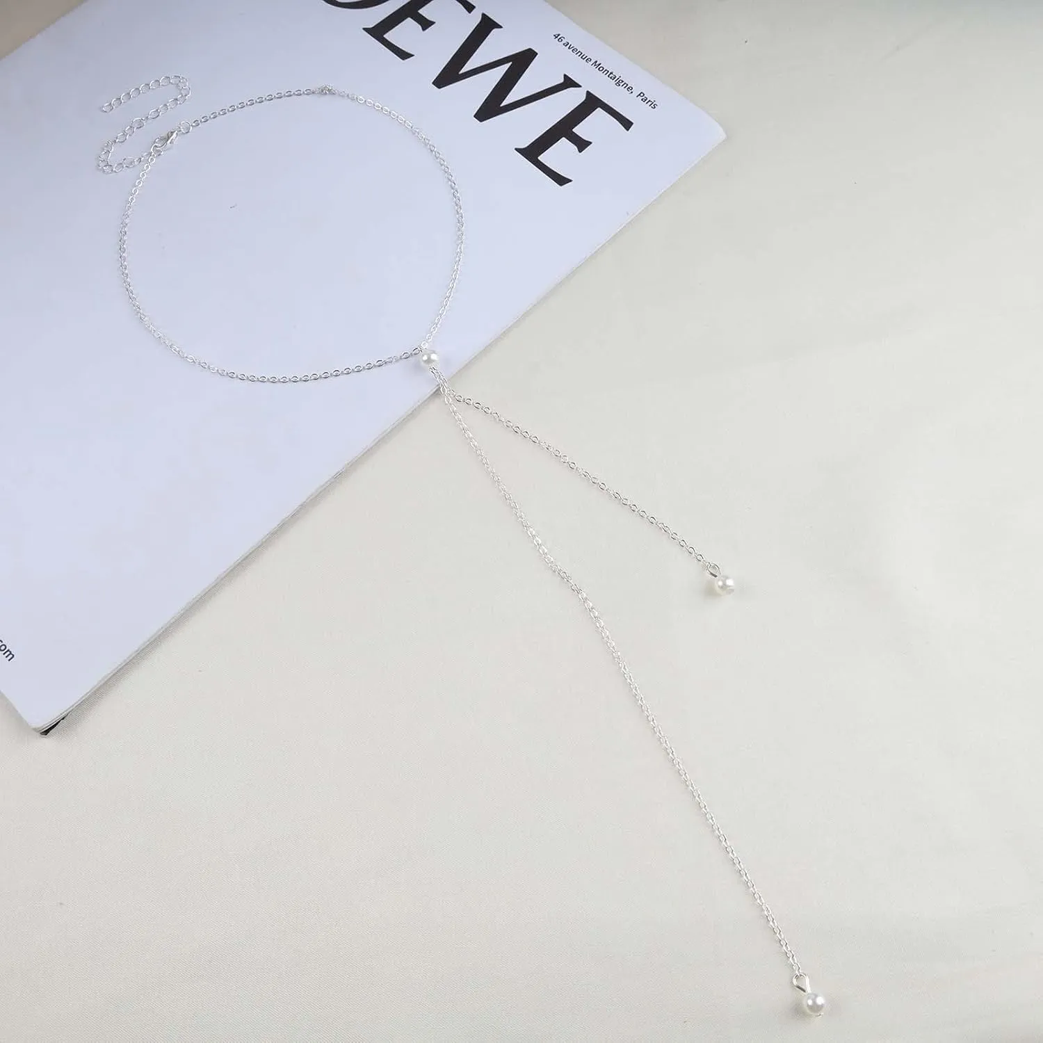 Boho Pearl Lariat Y Necklace Long Pearl Y Drop Necklace Chain Silver Pearl Tassel Choker Necklace Imitation Pearl Necklace Chain Jewelry for Women (Silver)