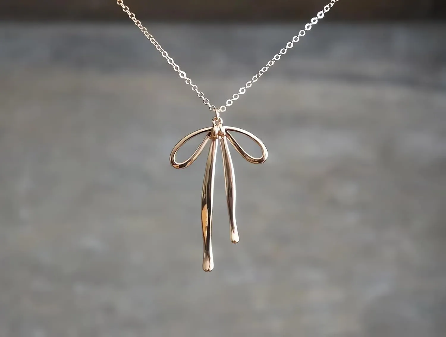 Bow Necklace for Women Gold Flowing Ribbon Bow Pendant Necklaces Dainty Bow Jewelry Bowknot Choker Necklace Fashion Bow Jewlery Men