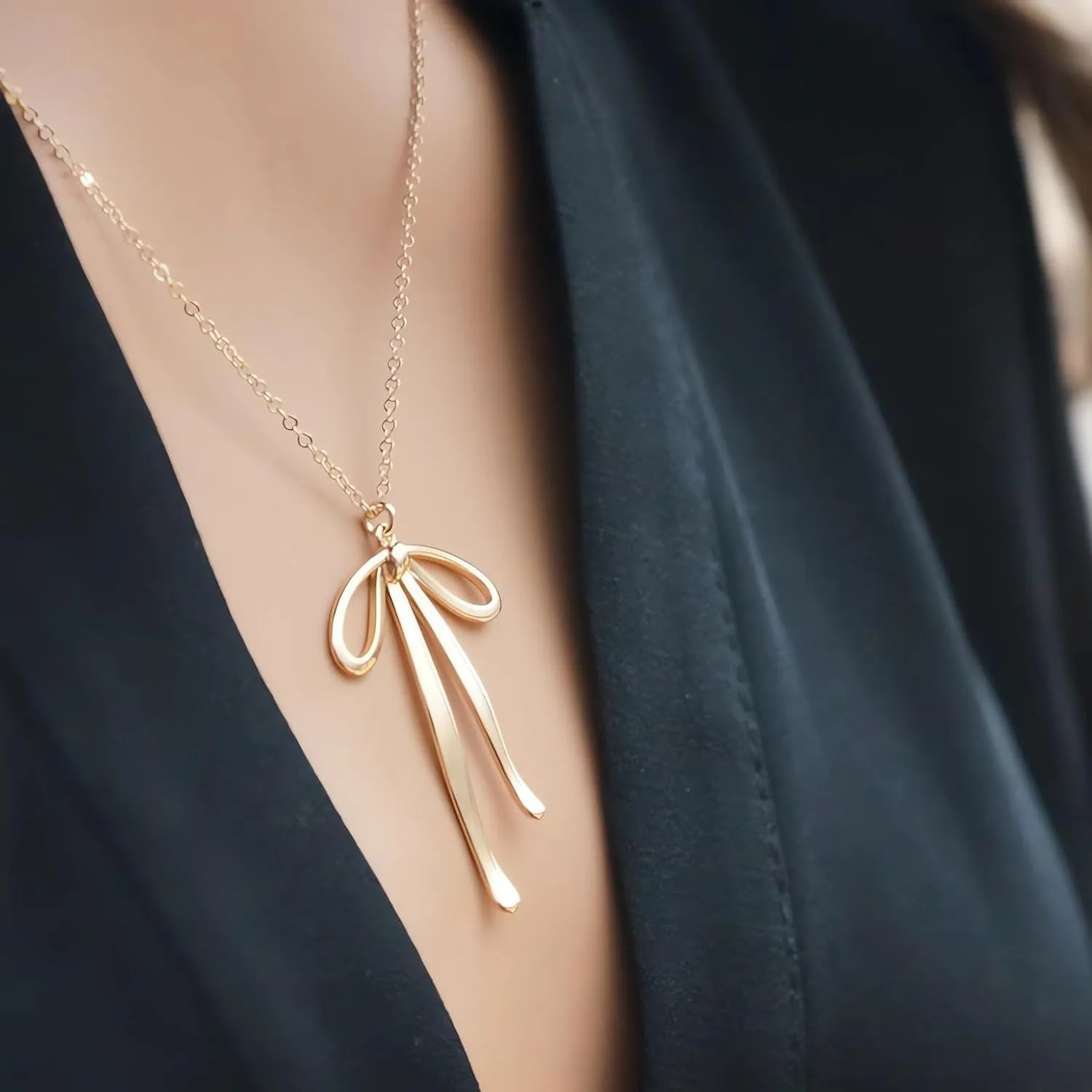 Bow Necklace for Women Gold Flowing Ribbon Bow Pendant Necklaces Dainty Bow Jewelry Bowknot Choker Necklace Fashion Bow Jewlery Men
