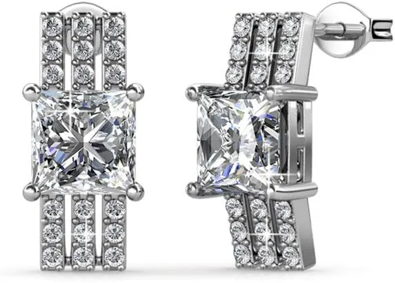 Cate & Chloe Fiona Striking White Gold Stud Earrings, 18k Gold Plated Studs with Crystals, Stud Earring Set with Pave Stones, Stud Earrings with Solitaire Crystal