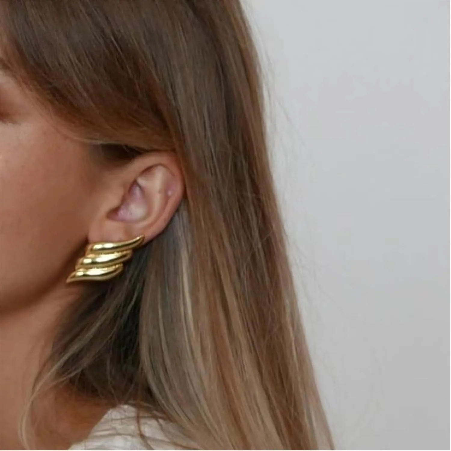 Chunky Gold Textured Earrings for Women Trendy Minimalist Large Chunky Studs Earrings Statement Geometric Rectangle Textured Earings Fashion Jewelry Gift 
