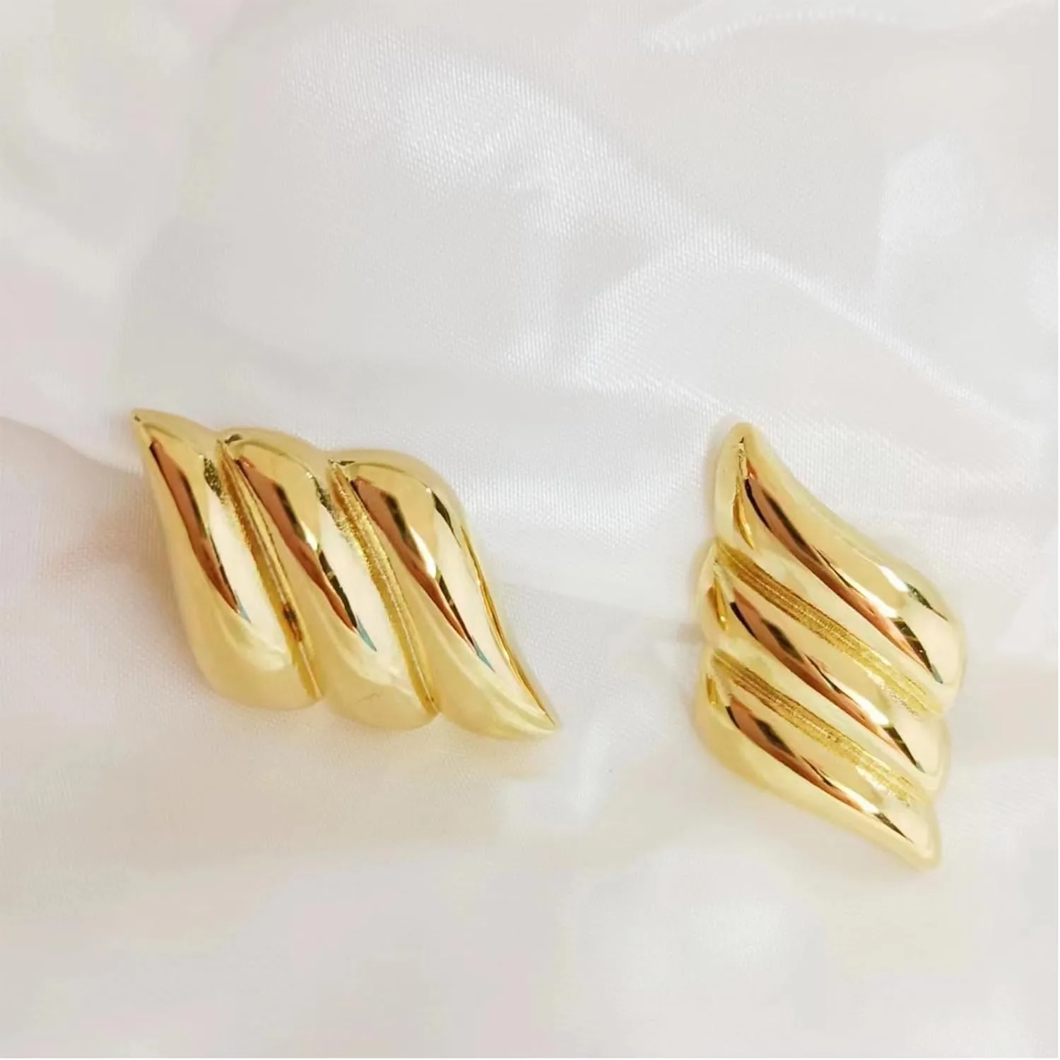 Chunky Gold Textured Earrings for Women Trendy Minimalist Large Chunky Studs Earrings Statement Geometric Rectangle Textured Earings Fashion Jewelry Gift 