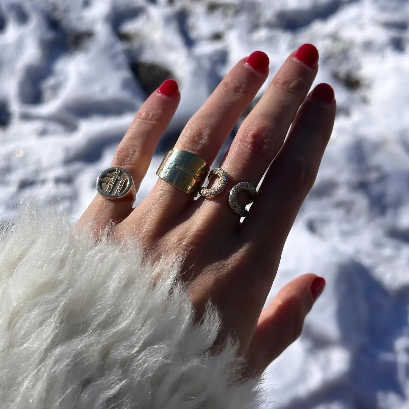 Double Beam Ring with White Pavé Diamonds