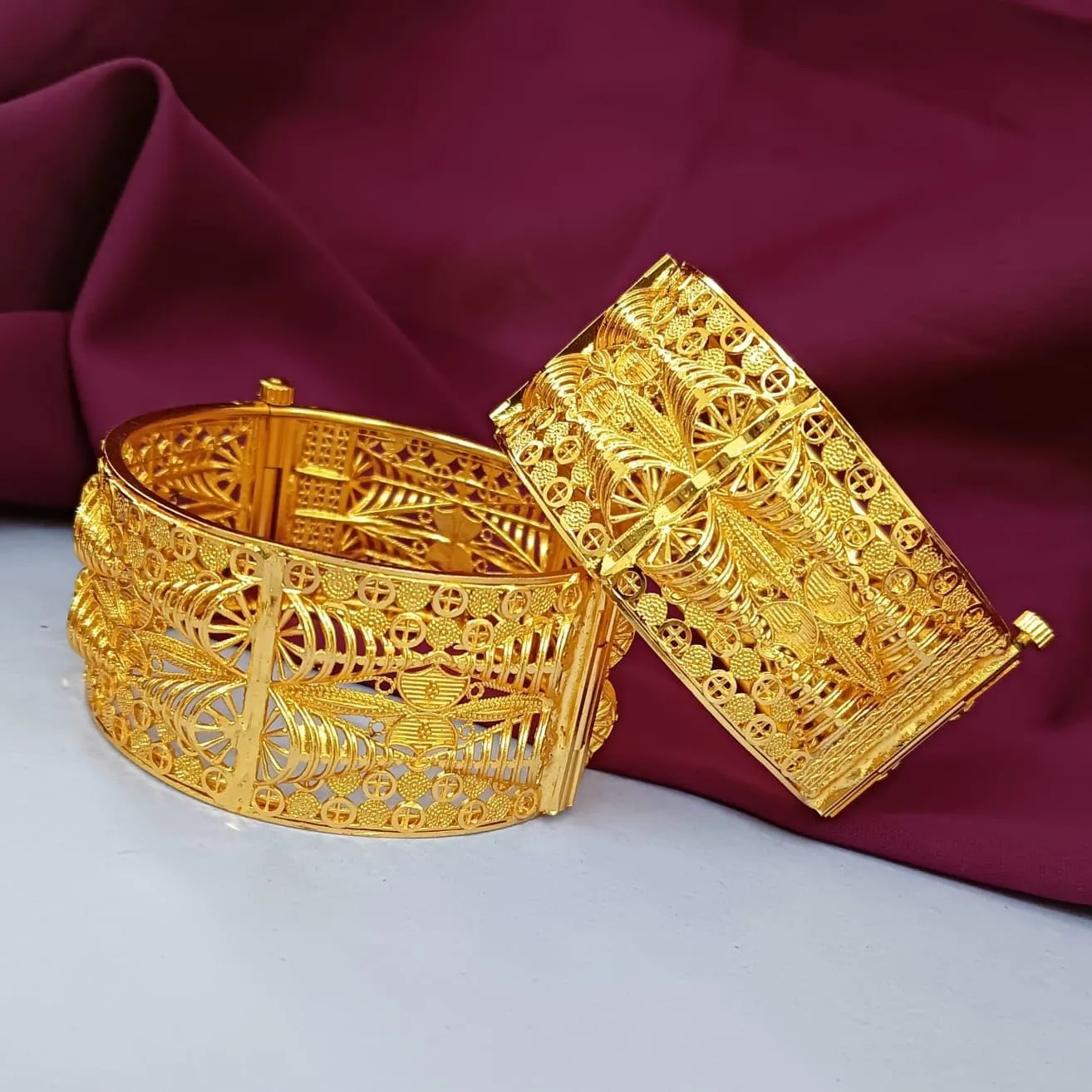 Efulgenz Gold Tone Indian Bangle Set for Women Dubai Style Bangle Set Engraved Filigree Style Hinge Openable Big Broad Bangles Bracelet Indian Bridal Jewelry for Wedding Bollywood Fashion Jewelry