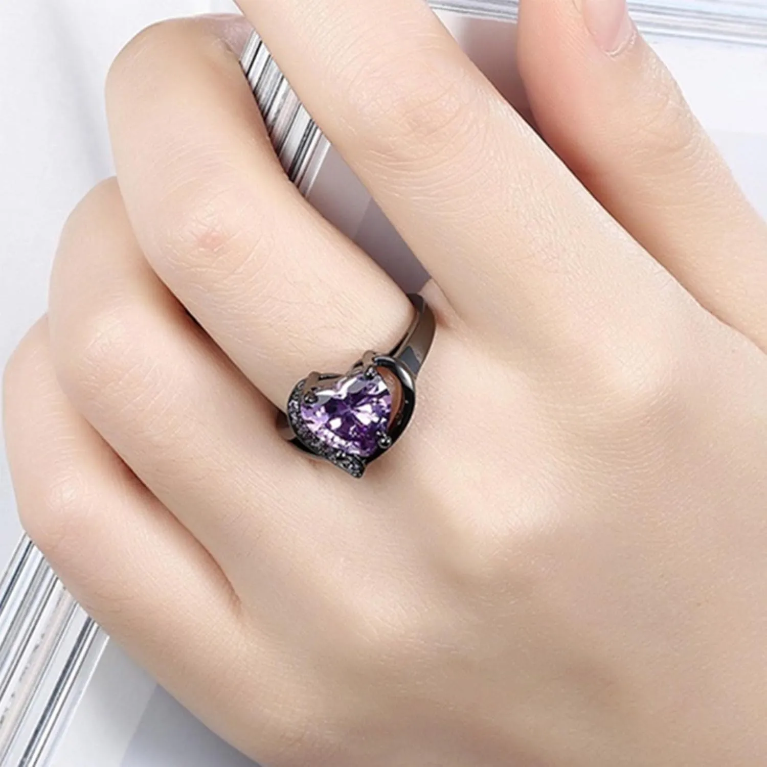 Fashion Red Purple Heart Cubic Zirconia Promise Rings Crystal Love Heart Wedding Cocktail Statement Eternity Ring Luxury Jewelry for Women Black Gold Plated
