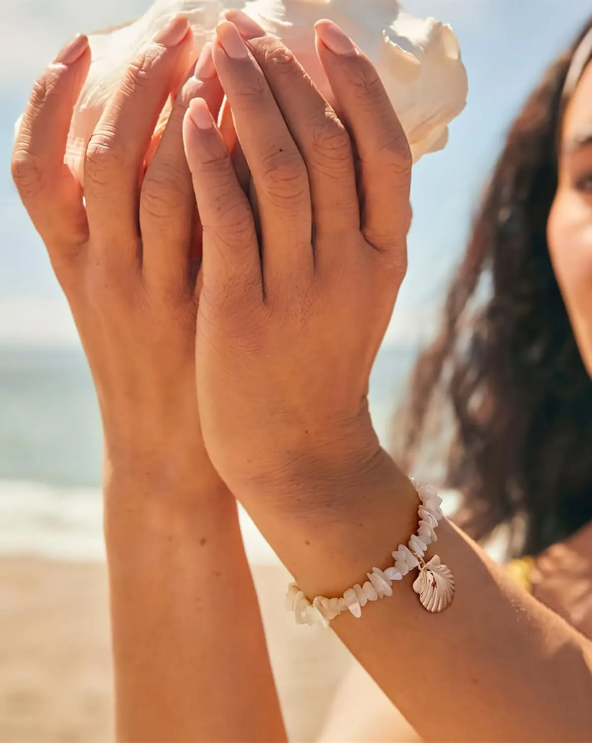 Gold Bracelet For Women With Starfish Shell Charms Trendy Puka Shell Summer Ocean Shell Bracelets Fashion Gold Bracelet Jewelry Gift
