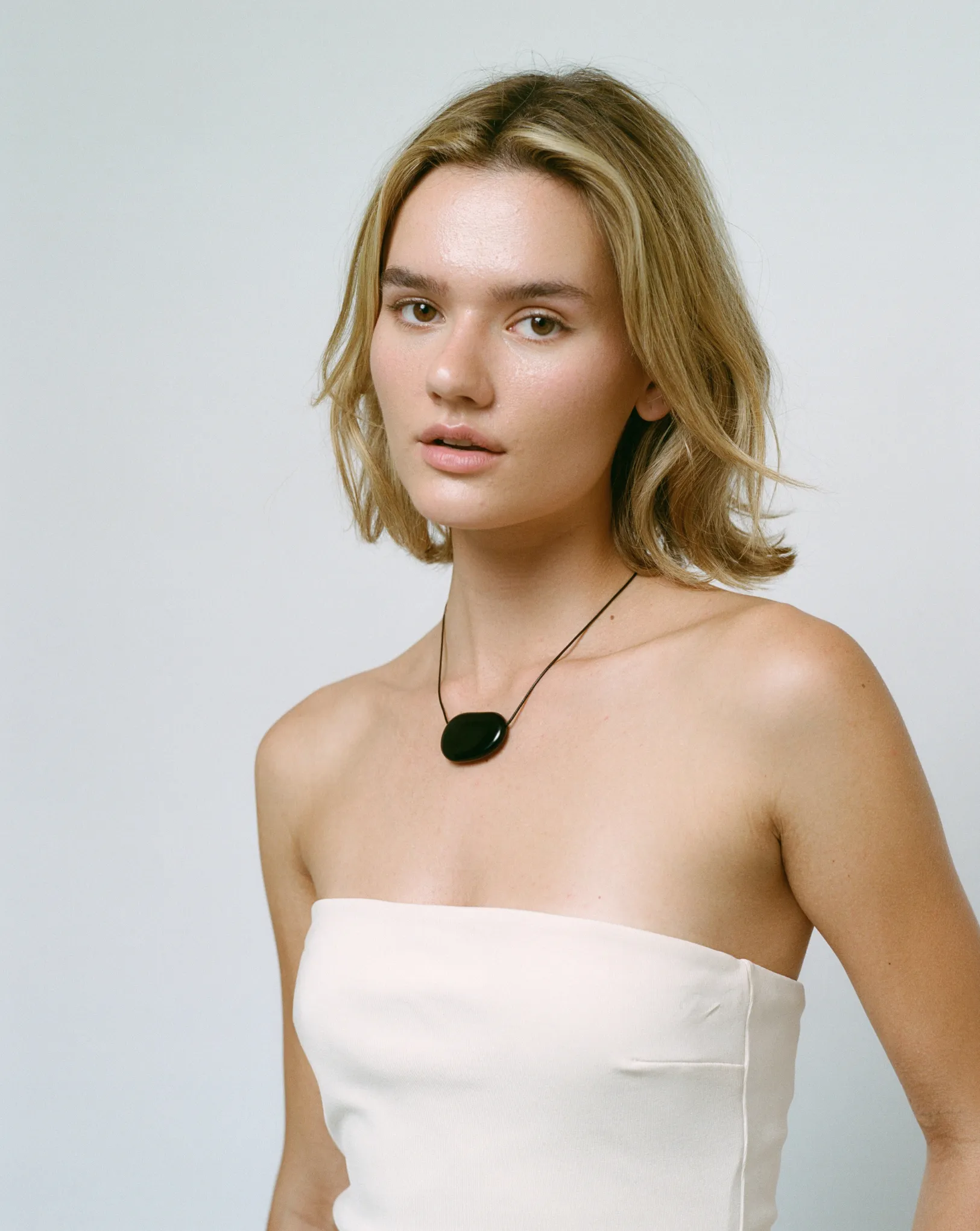 JULIA BLACK/BLACK