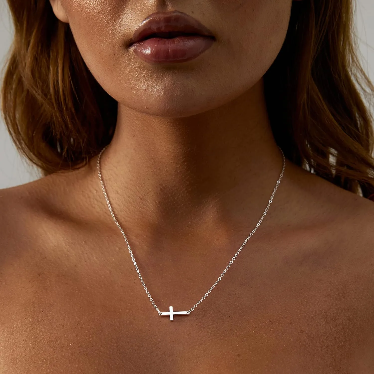 Kyerlyn Cross Necklace for Women, 14K Gold/Silver Plated Choker Necklace Dainty Necklace Small Cross Pendant Necklace Simple Trend Layered Stackable Gold Necklaces for Women Everyday Gift