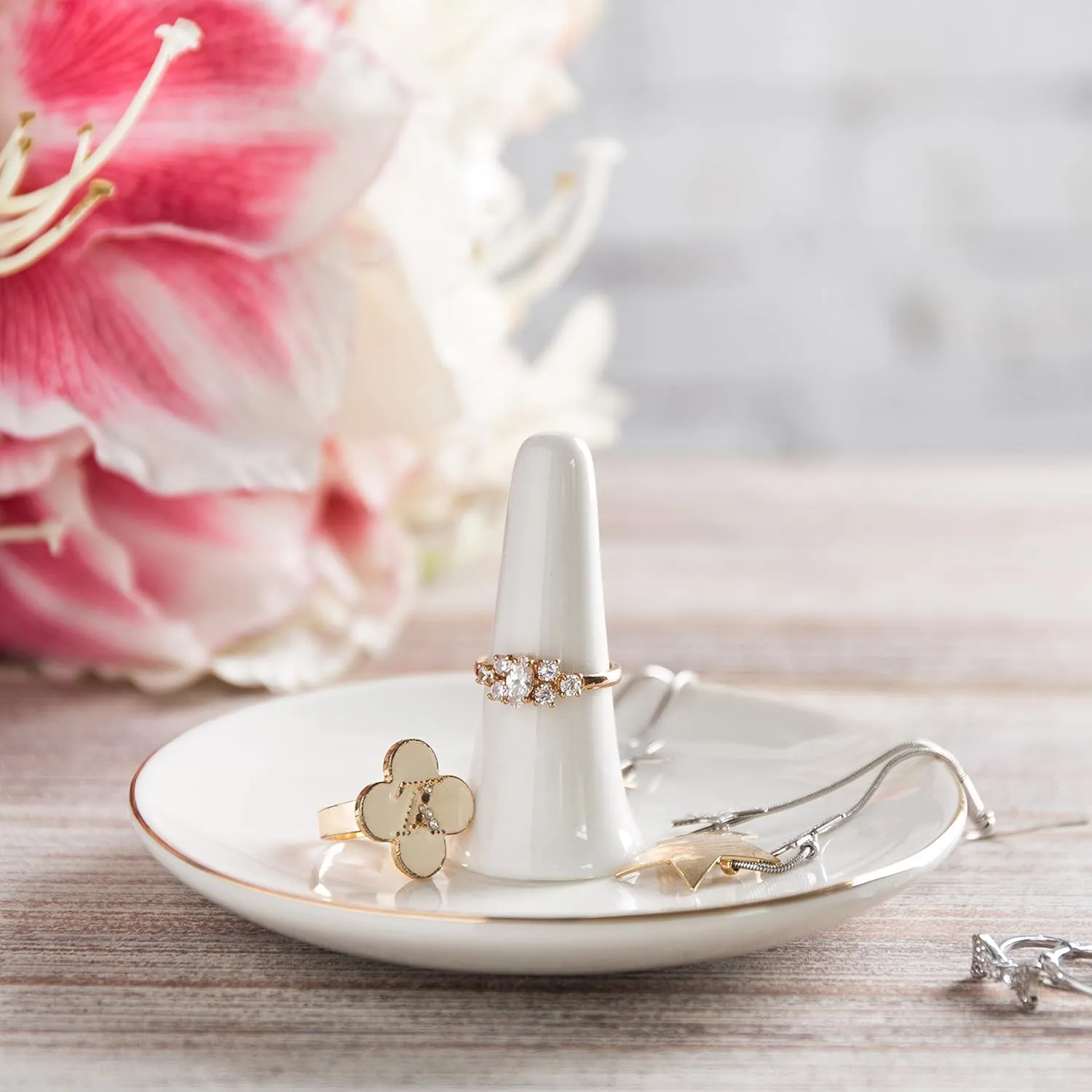 MyGift White Ceramic Ring Dish Holder, Jewelry Engagement Ring Holder, Trinket Tray with Gold Trim