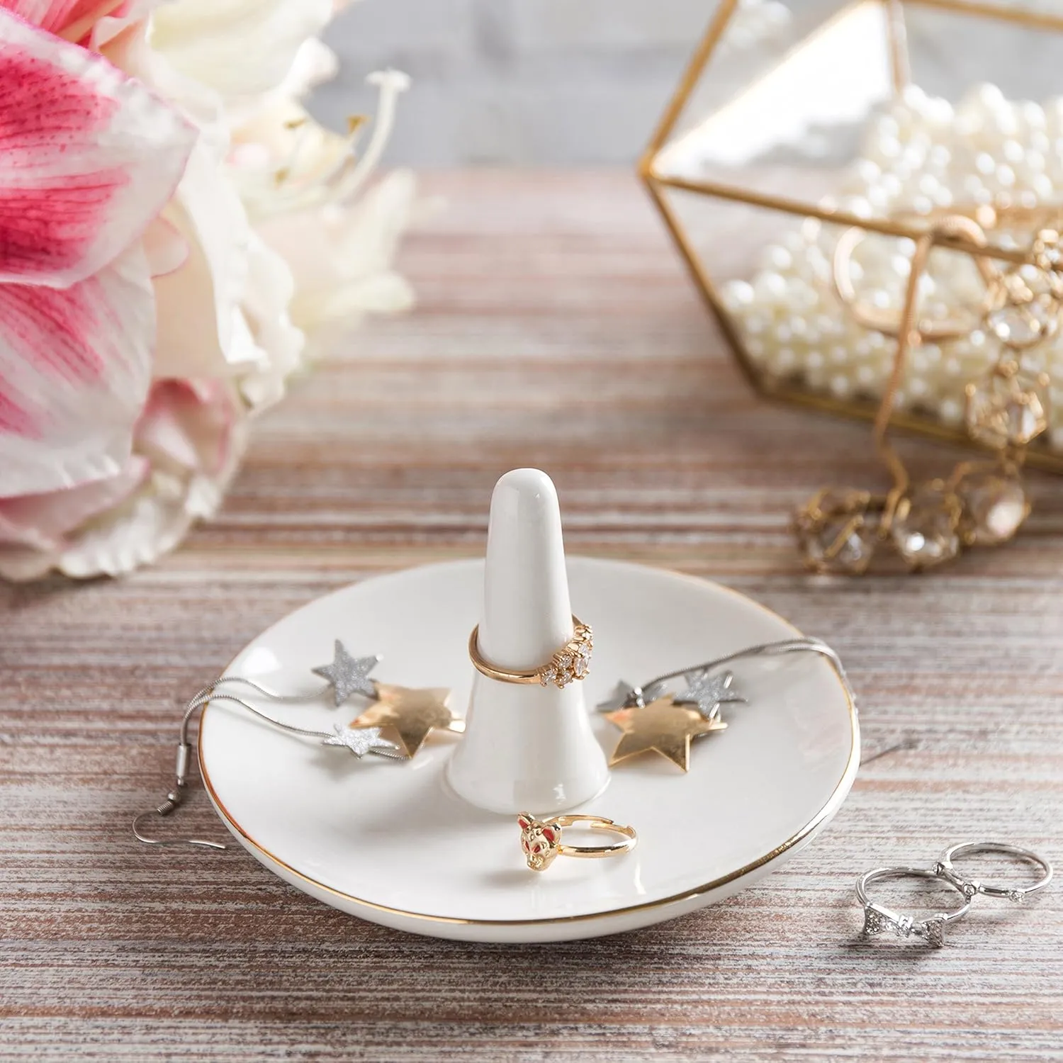 MyGift White Ceramic Ring Dish Holder, Jewelry Engagement Ring Holder, Trinket Tray with Gold Trim
