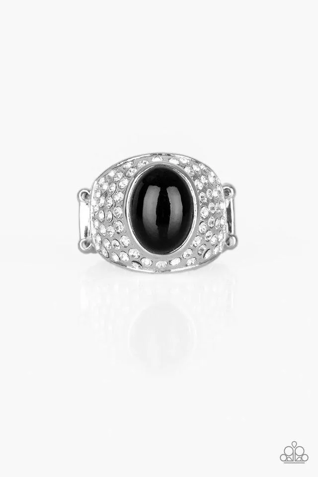 Paparazzi Ring ~ Glittering Go-Getter - Black