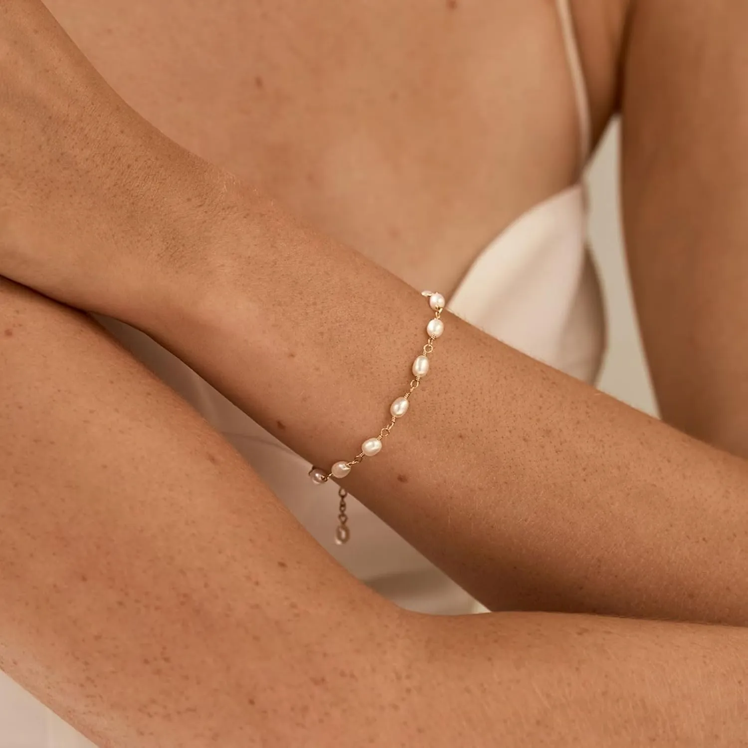 Pearl Bracelets for Women Blessing Faux Pearl Jewelry Dainty Beaded Bracelet Wedding Jewelry for Bride Bridesmaid Prom Party Dress Accessories