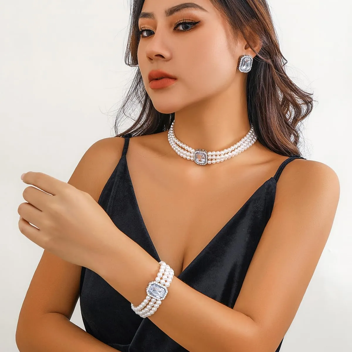 Pearls Layered Choker Necklaces Multilayer Faux Pearl Bracelet Crystal Earrings Jewelry Set 1920s Choker Necklace Bridal Wedding Party Jewelry