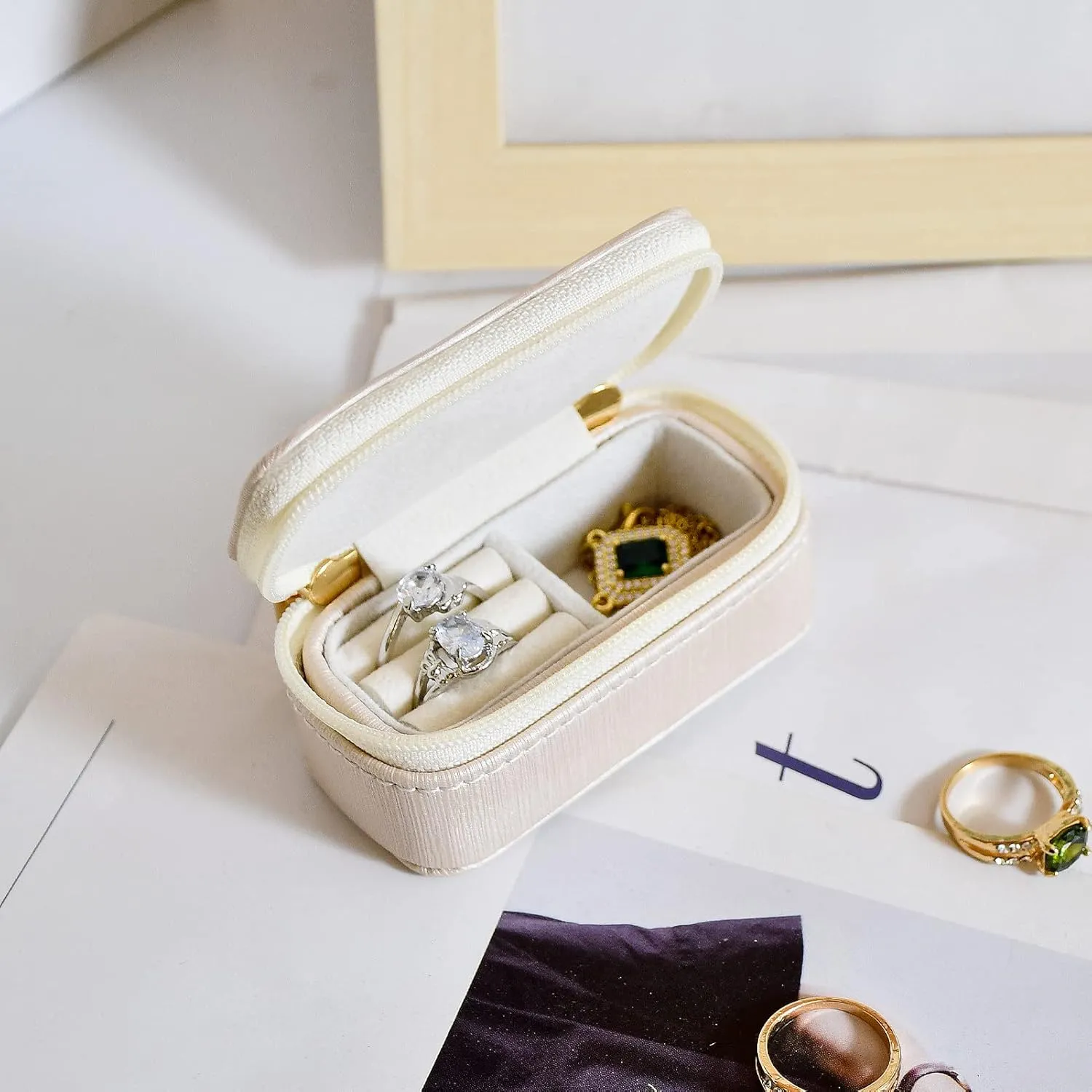 SANQIANWAN Luxury Mini Travel Ring Box for Women,Portable Leather jewelry Case Organizer for Rings Earrings Necklaces,Gift for Wife Girls Friends Family (Pearl White)
