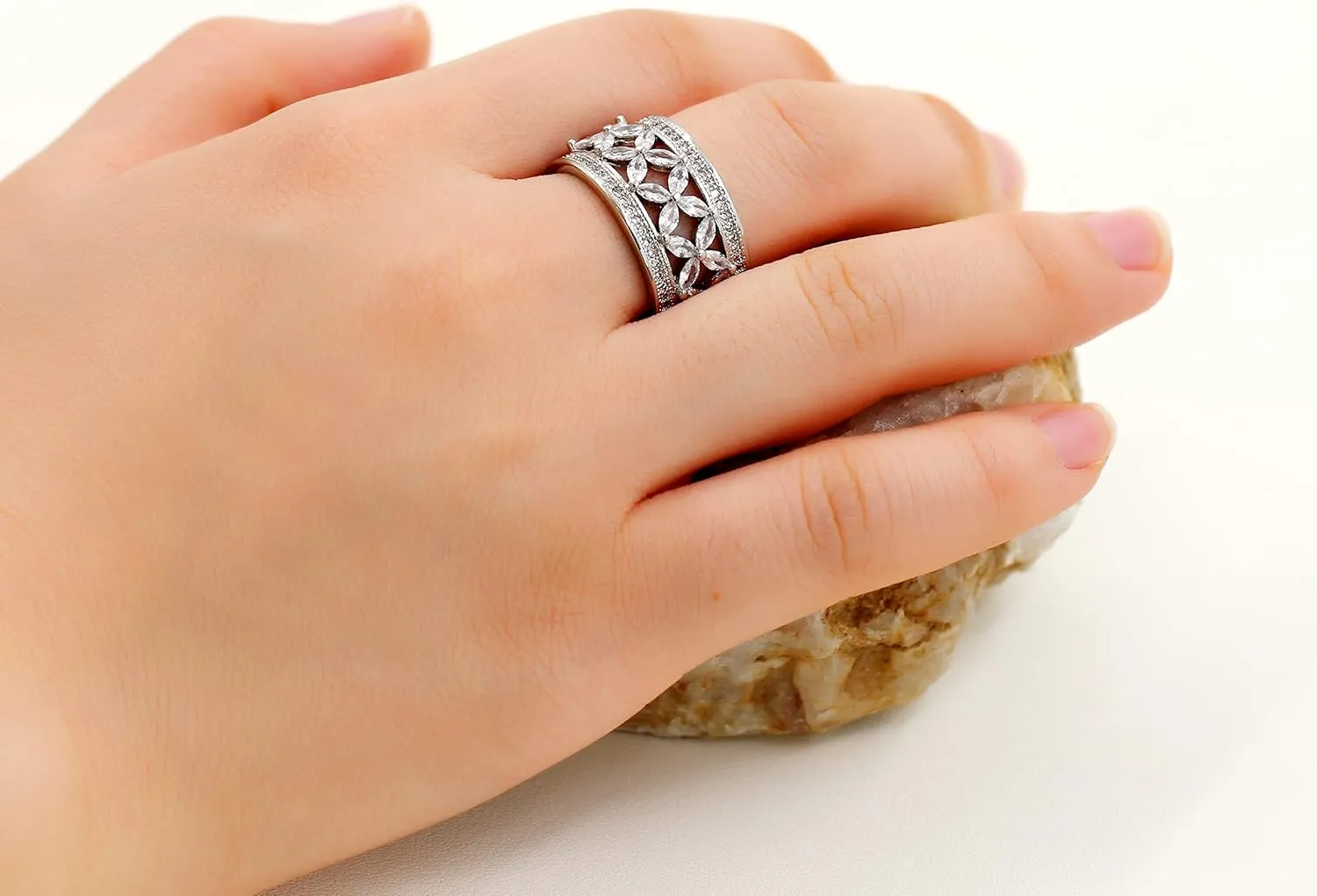 Uloveido Platinum Plated Luxury Butterfly Ring Marquise Cut Cubic Zirconia Wide Band Rings for Women