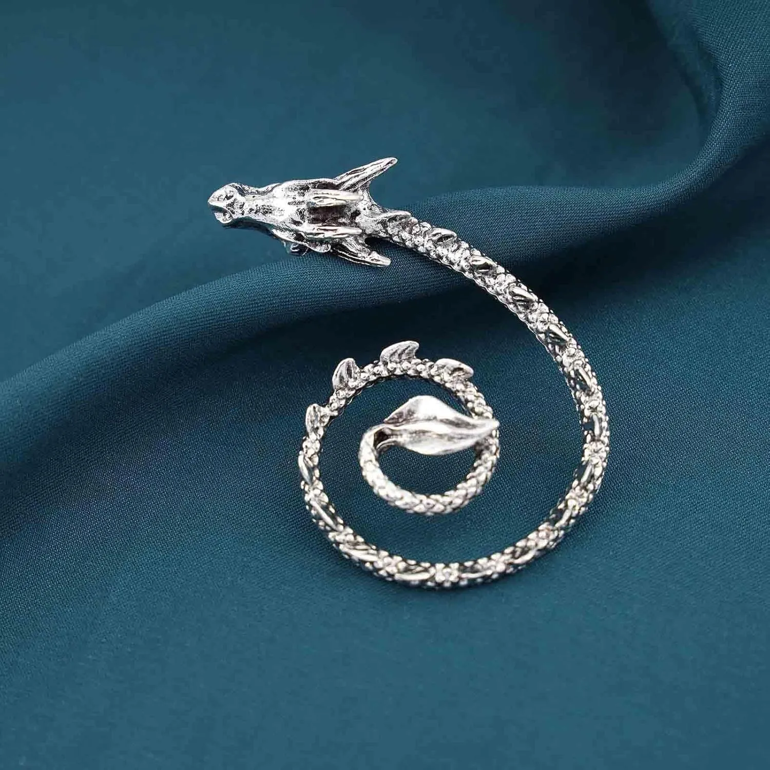Vintage Dragon Ear Cuff Earrings Silver Exaggerated Dragon Cuff Wrap Earrings Punk Cuff Climber Crawler Earrings Gothic Clip on Earrings Jewelry for Women and Girls