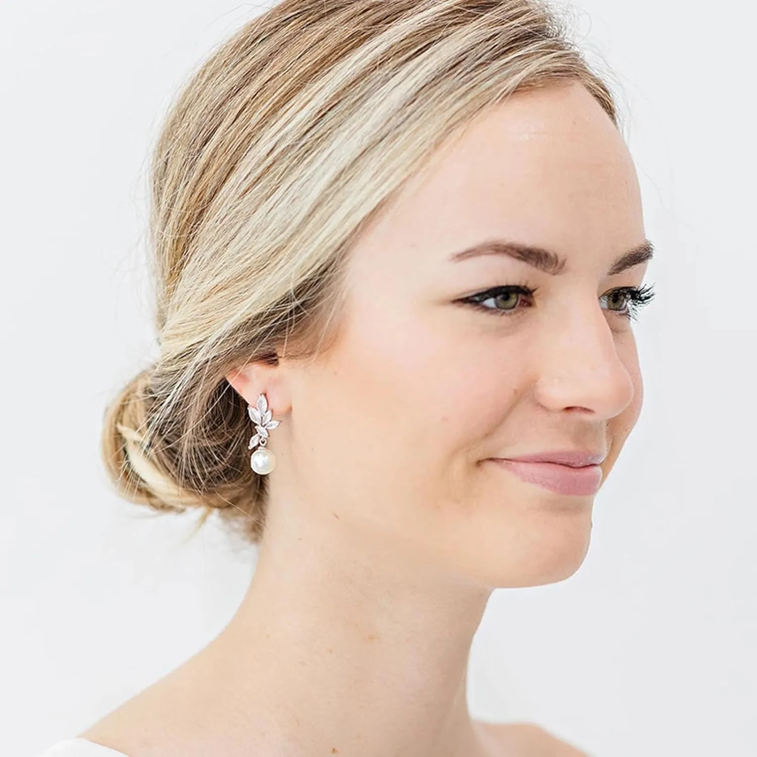 Wedding Earrings for Brides Pearl Bridal Earrings with Cubic Zirconia Crystal Pearl Drop Earrings for Brides Bridesmaids Prom Party Jewelry Gifts