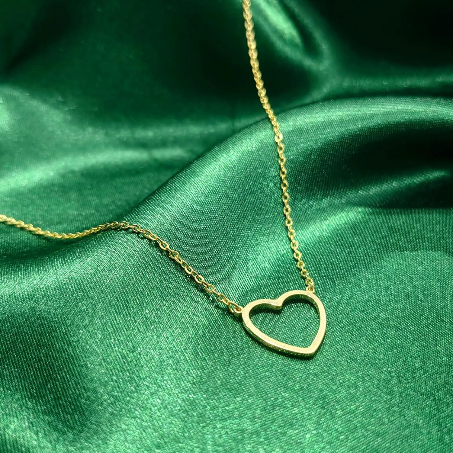 Zeffy Cute Heart Necklace 18k Gold/Silver Plated Tiny Heart Pendant Choker Necklaces Gold Love Heart Chain Necklace for Women Dainty Gold Jewelry Valentines Day Gifts for Women Girls Teen Girls